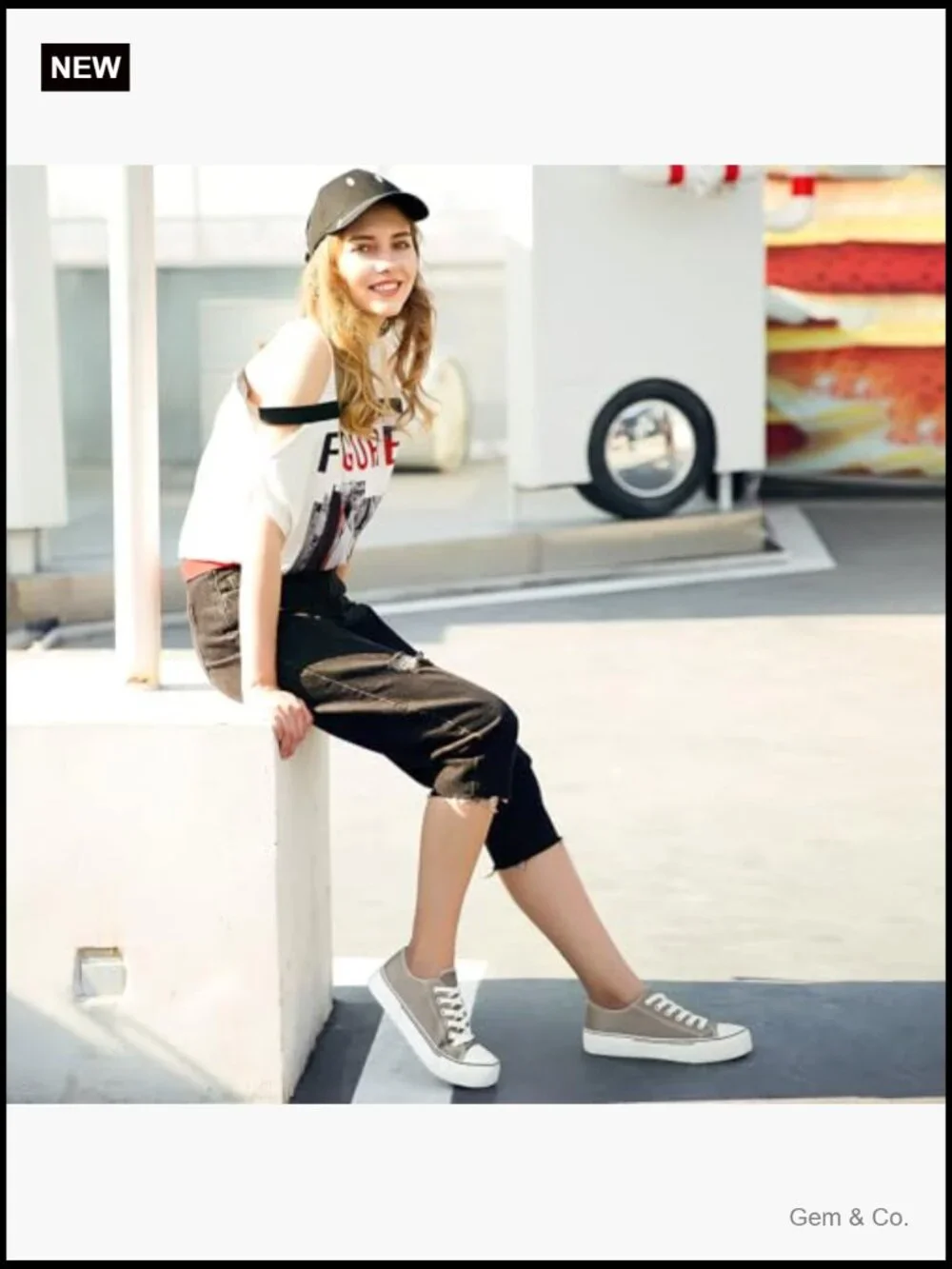 Low Top Canvas Sneakers Lace Up Fashion Comfortable Walking Shoes